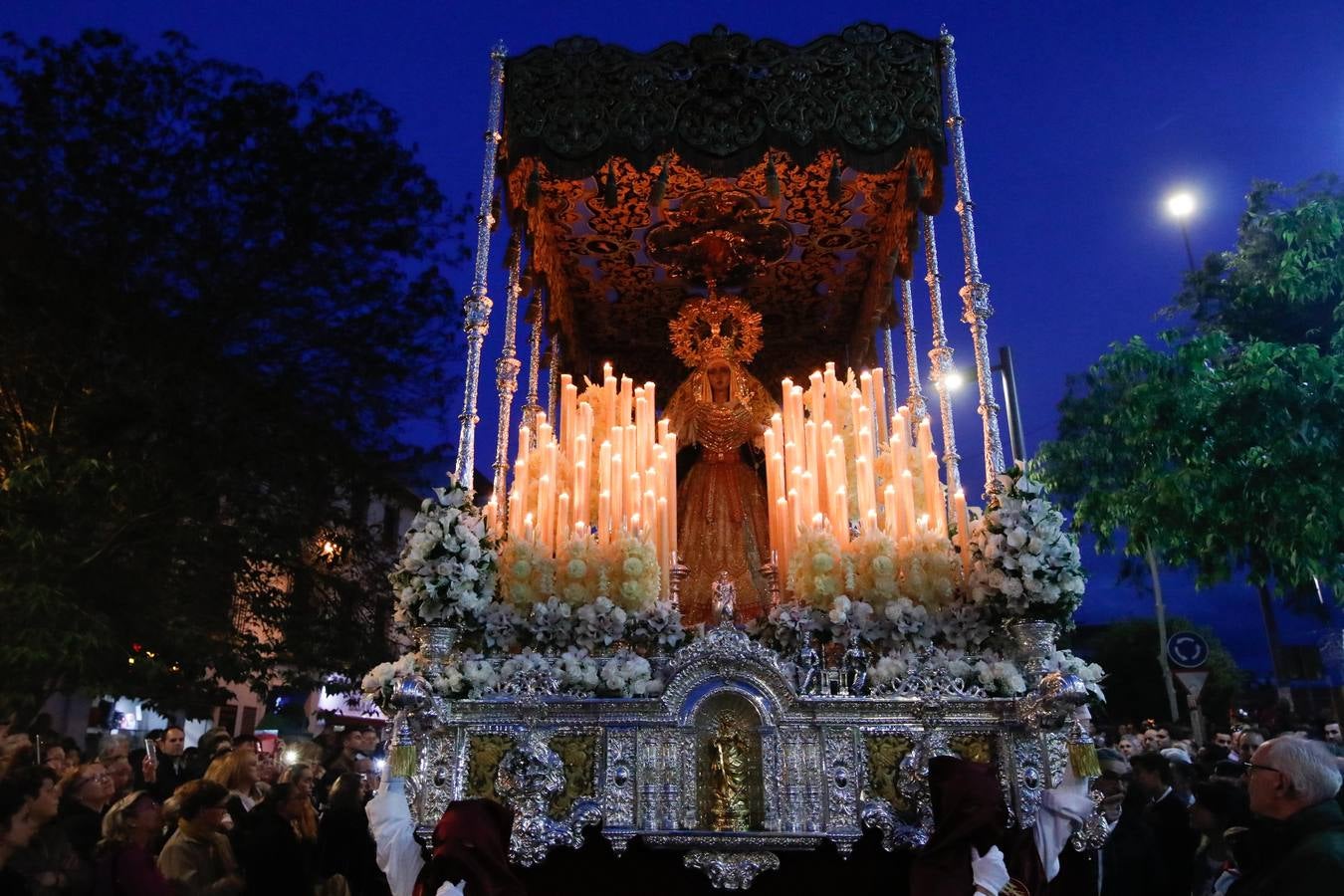 La estación de penitencia del Descendimiento de Córdoba, en imágenes