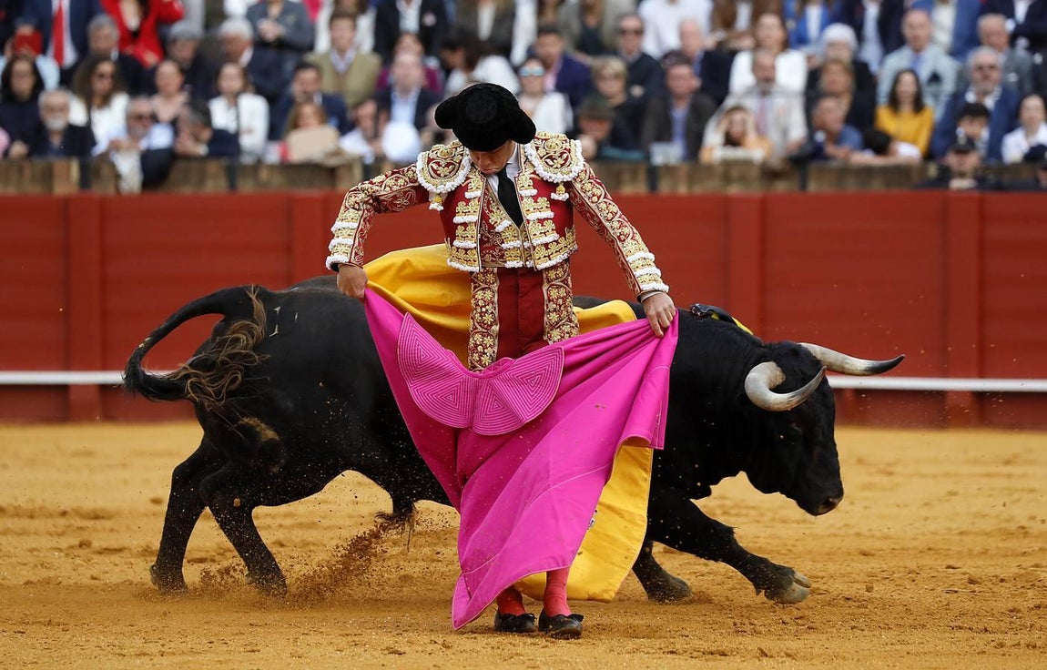 José María Manzanares corta una oreja en la Corrida de Resurrección