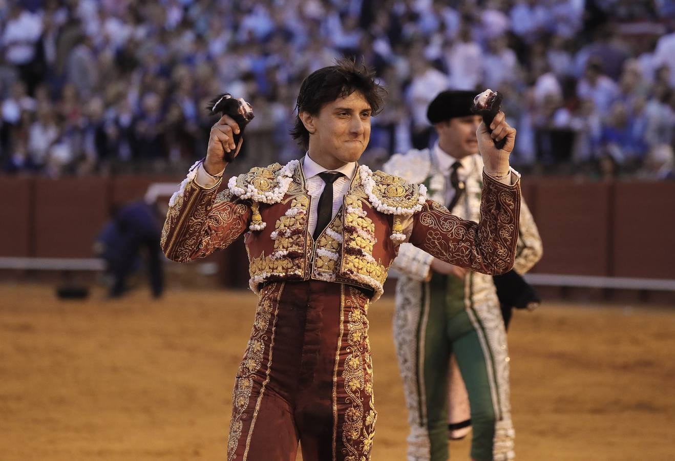 Roca Rey cuaja el mejor toro de la tarde en la Maestranza
