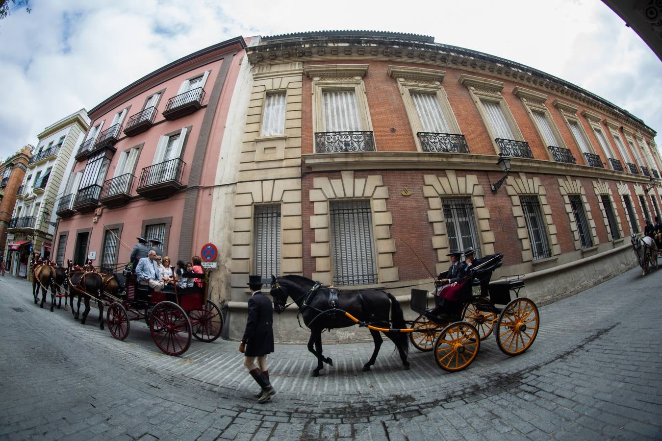 En imágenes, el Concurso y posterior paseo de los Enganches por Sevilla