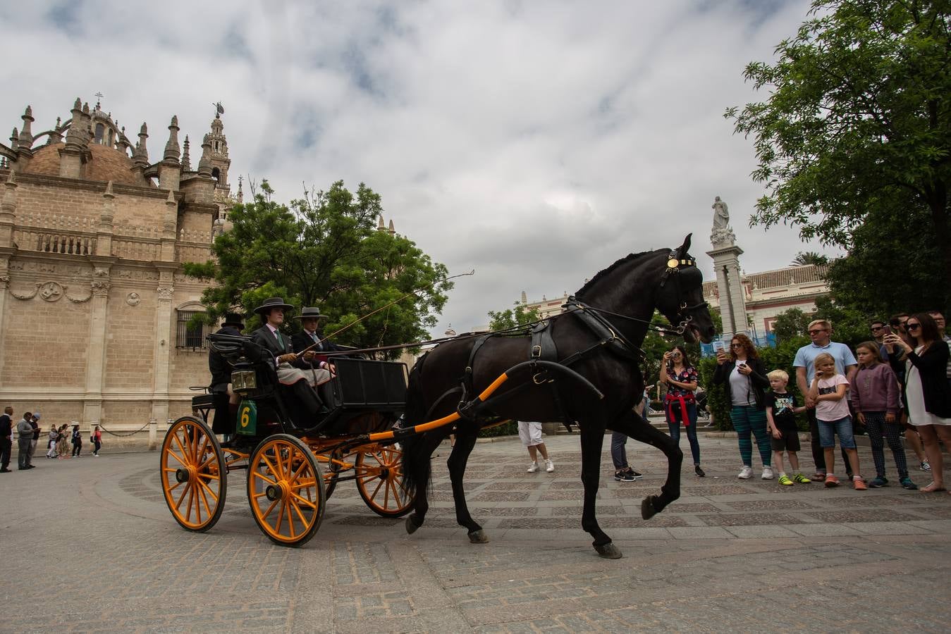 En imágenes, el Concurso y posterior paseo de los Enganches por Sevilla