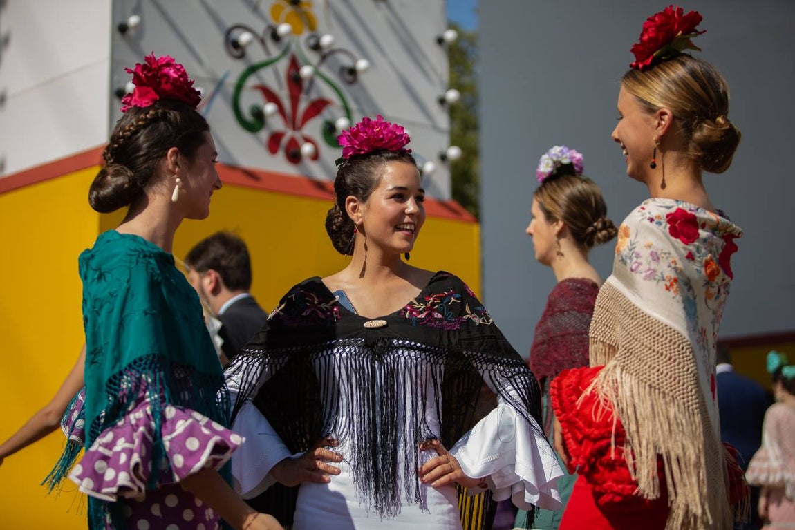 Feria de Sevilla: Vibrante y colorido domingo en el real