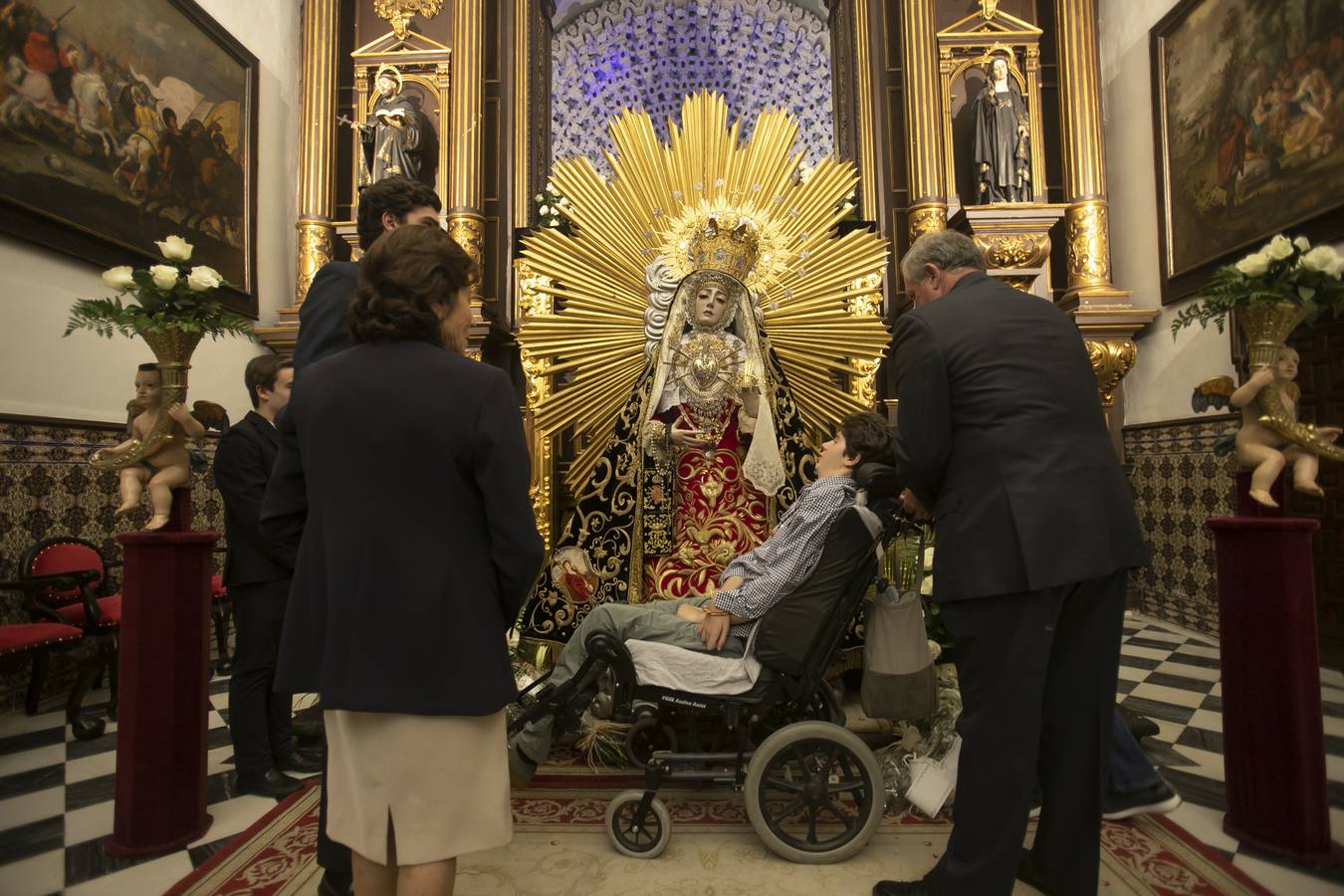 El besamanos extraordinario de la Virgen de los Dolores de Córdoba, en imágenes