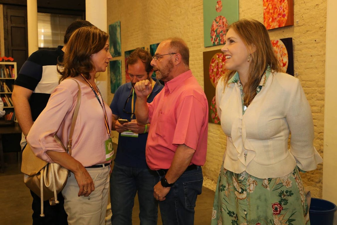 Así vive la noche electoral Vox en Sevilla