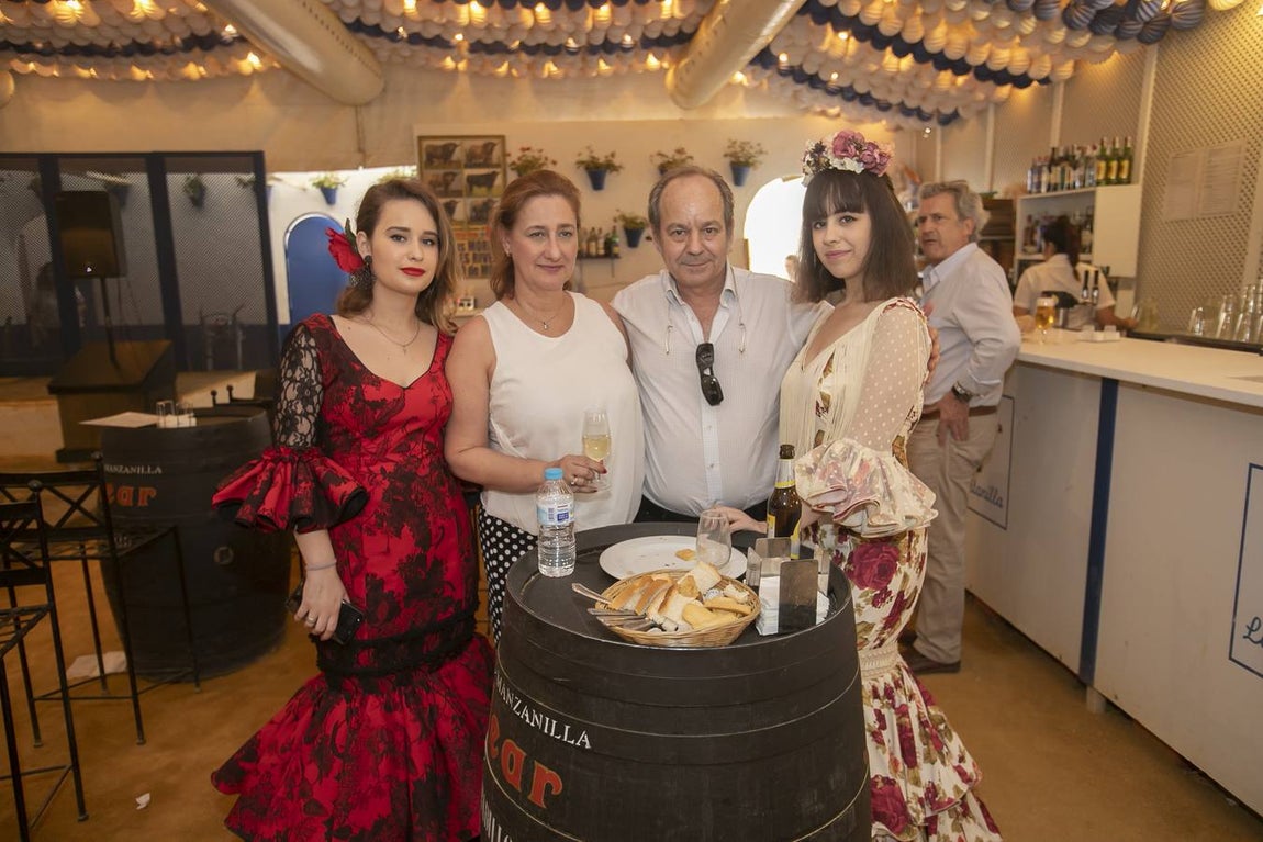 El ambiente del viernes en las casetas de la Feria de Córdoba, en imágenes