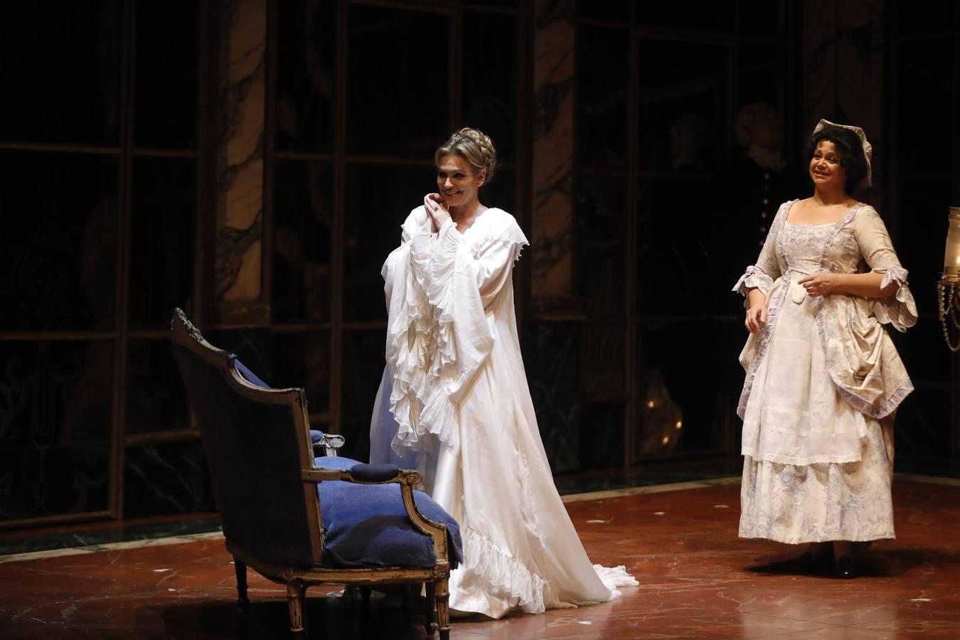 En imágenes, la ópera «Andrea Chénier», un amor trágico en el Teatro de la Maestranza