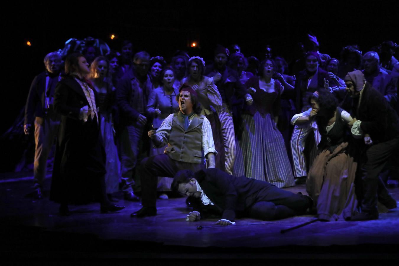 En imágenes, la ópera «Andrea Chénier», un amor trágico en el Teatro de la Maestranza