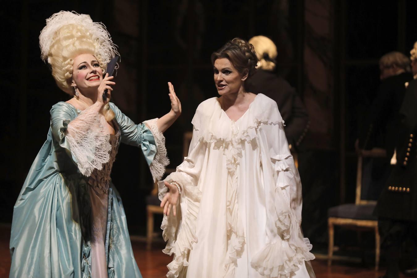 En imágenes, la ópera «Andrea Chénier», un amor trágico en el Teatro de la Maestranza