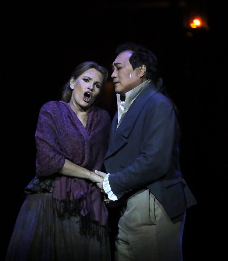 En imágenes, la ópera «Andrea Chénier», un amor trágico en el Teatro de la Maestranza