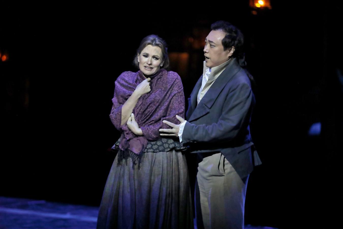 En imágenes, la ópera «Andrea Chénier», un amor trágico en el Teatro de la Maestranza