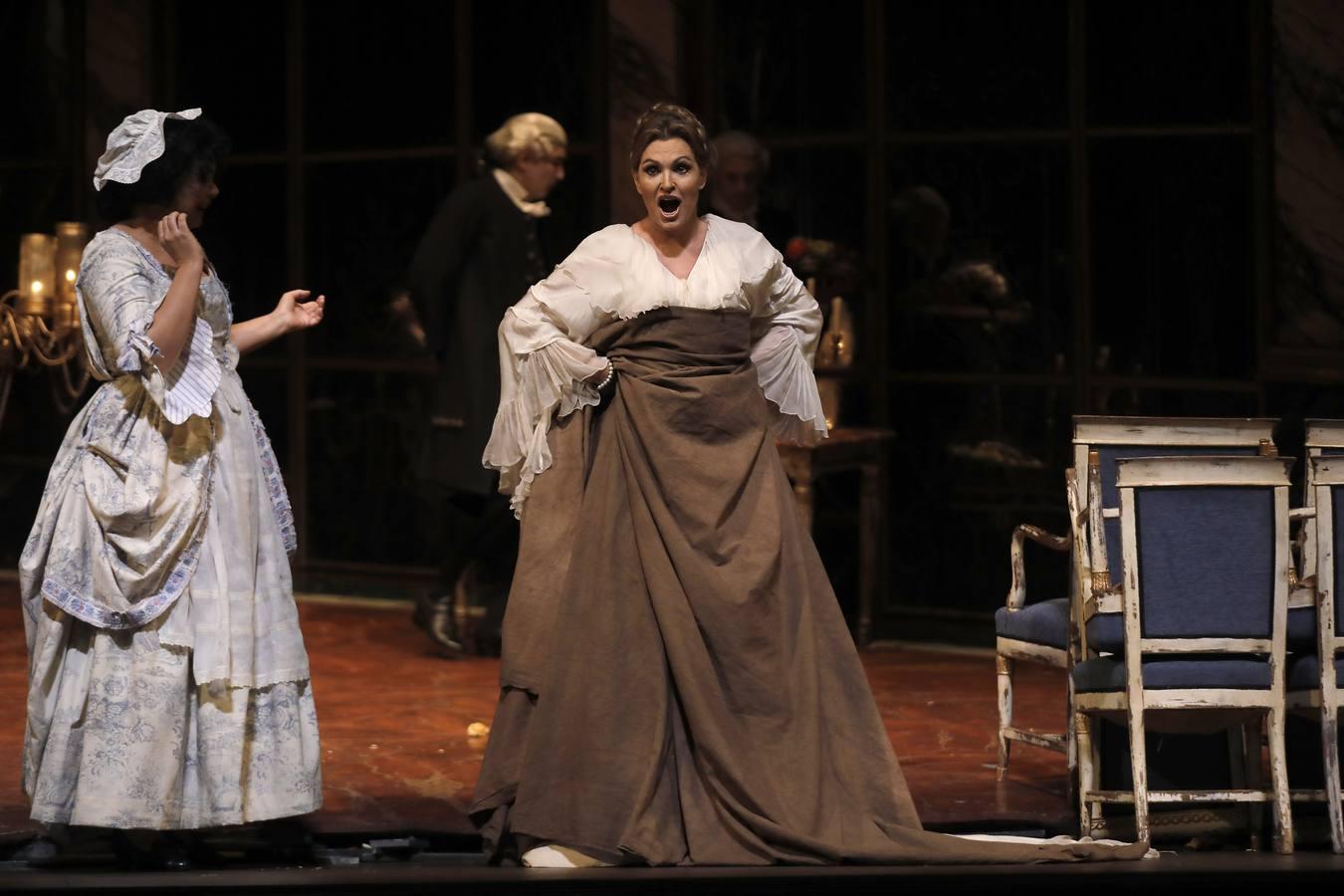 En imágenes, la ópera «Andrea Chénier», un amor trágico en el Teatro de la Maestranza