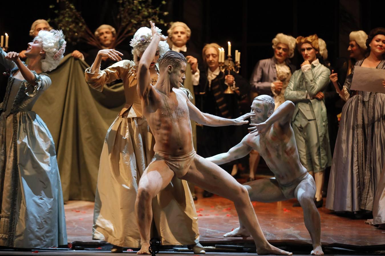 En imágenes, la ópera «Andrea Chénier», un amor trágico en el Teatro de la Maestranza