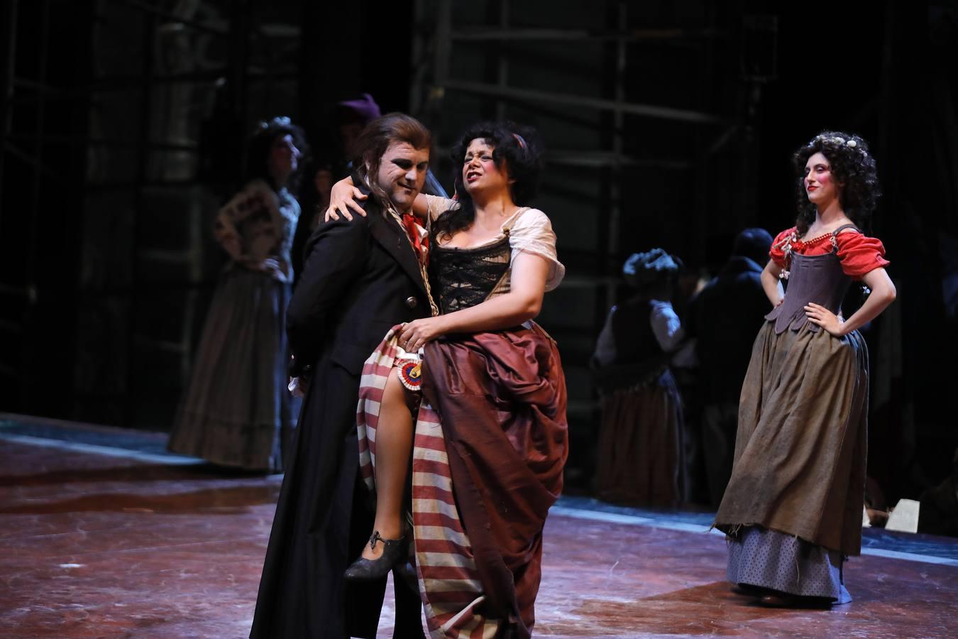 En imágenes, la ópera «Andrea Chénier», un amor trágico en el Teatro de la Maestranza