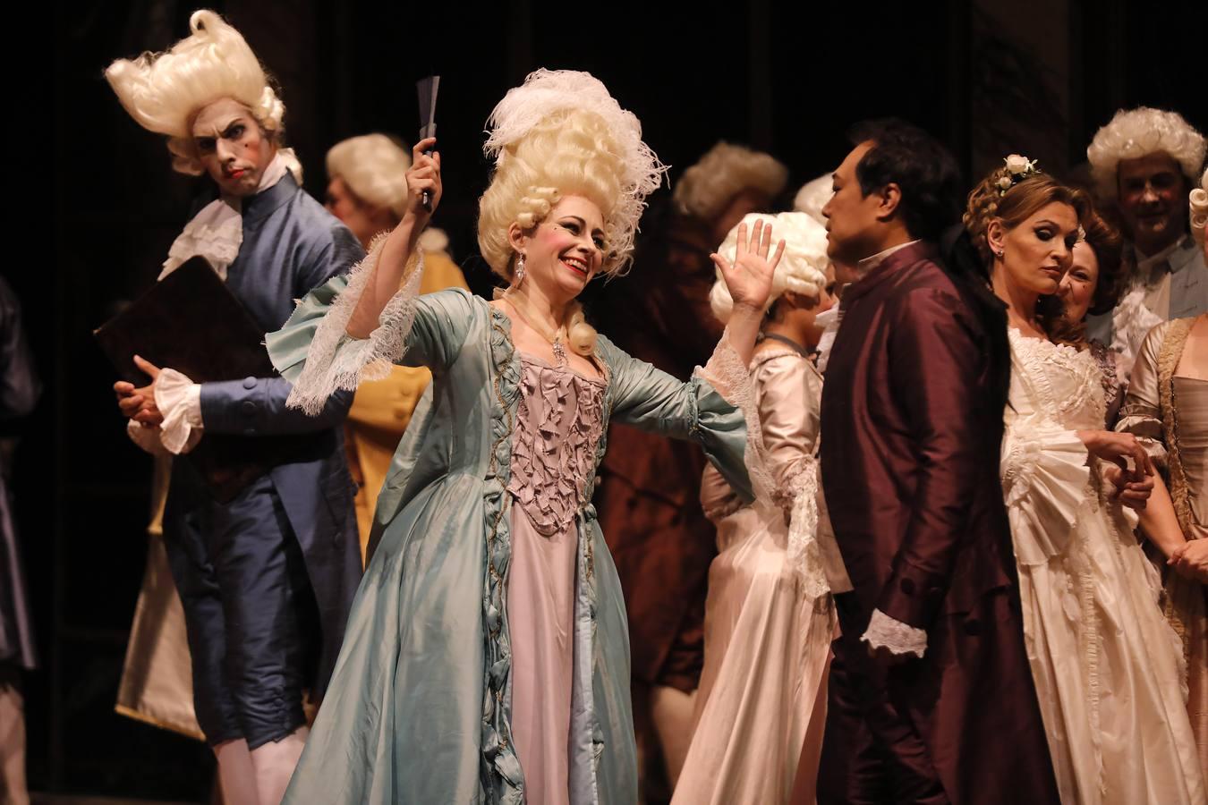 En imágenes, la ópera «Andrea Chénier», un amor trágico en el Teatro de la Maestranza