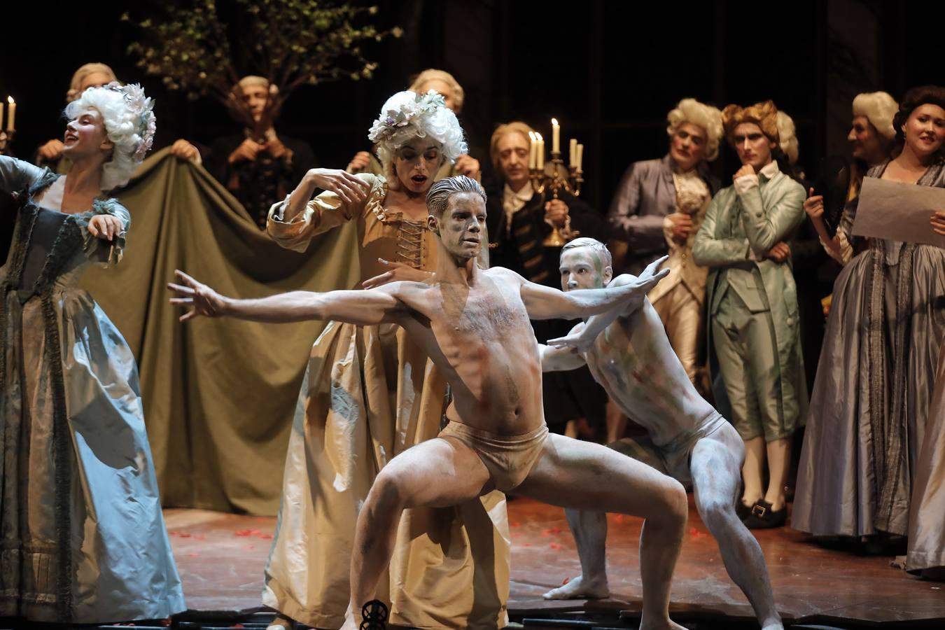 En imágenes, la ópera «Andrea Chénier», un amor trágico en el Teatro de la Maestranza