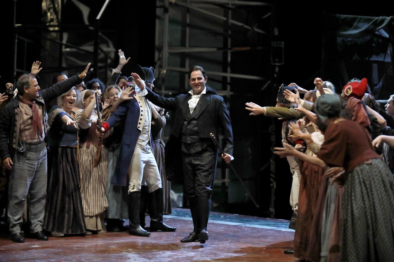 En imágenes, la ópera «Andrea Chénier», un amor trágico en el Teatro de la Maestranza