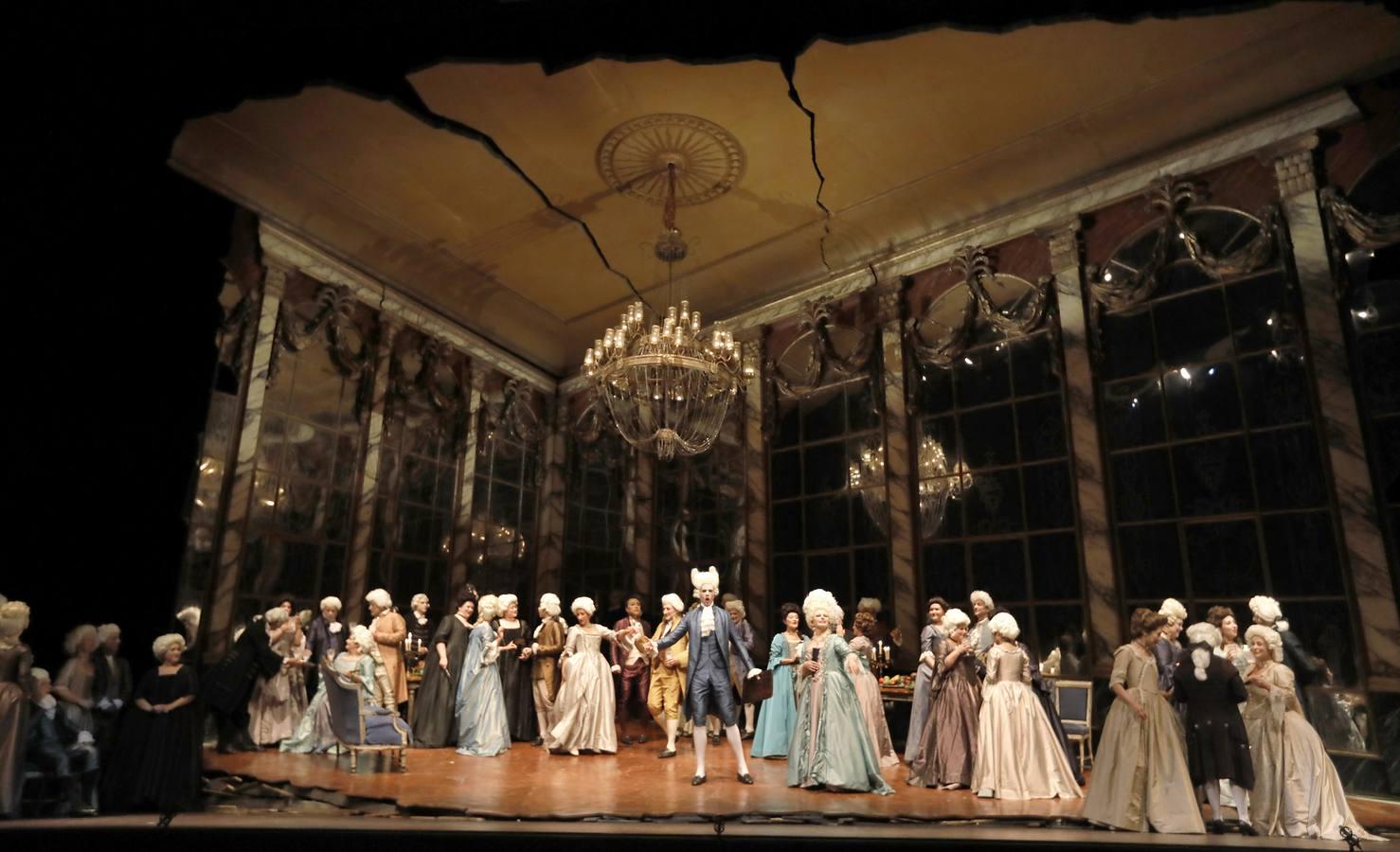 En imágenes, la ópera «Andrea Chénier», un amor trágico en el Teatro de la Maestranza