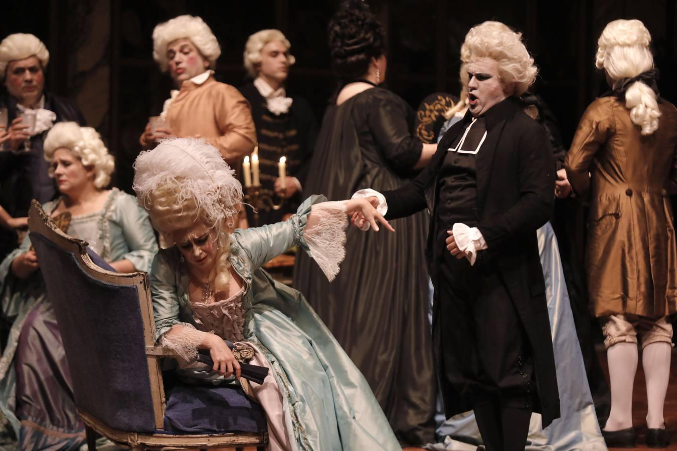 En imágenes, la ópera «Andrea Chénier», un amor trágico en el Teatro de la Maestranza