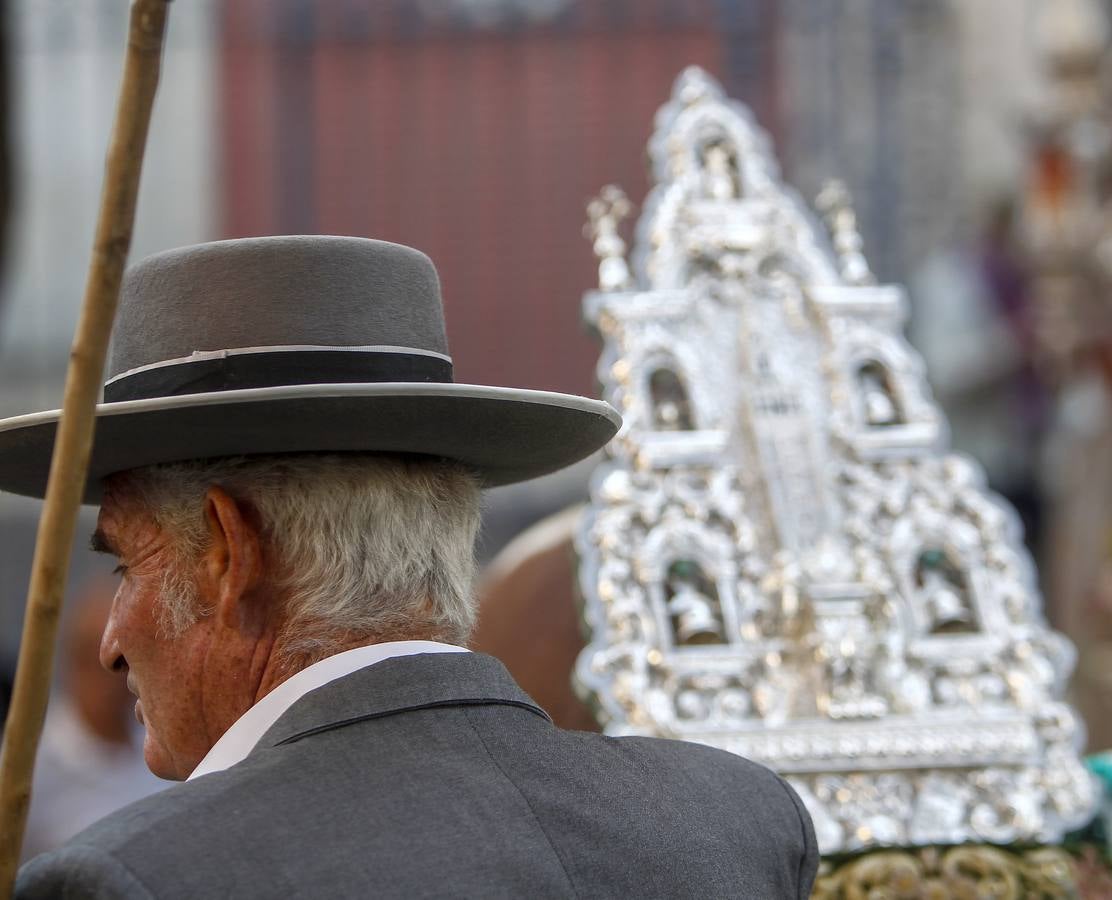 En imágenes, la salida de la hermandad del Rocío de Sevilla
