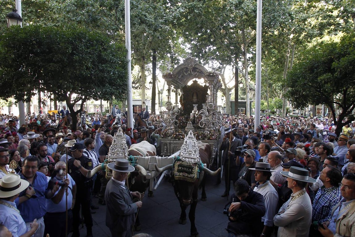 En imágenes, la salida de la hermandad del Rocío de Sevilla