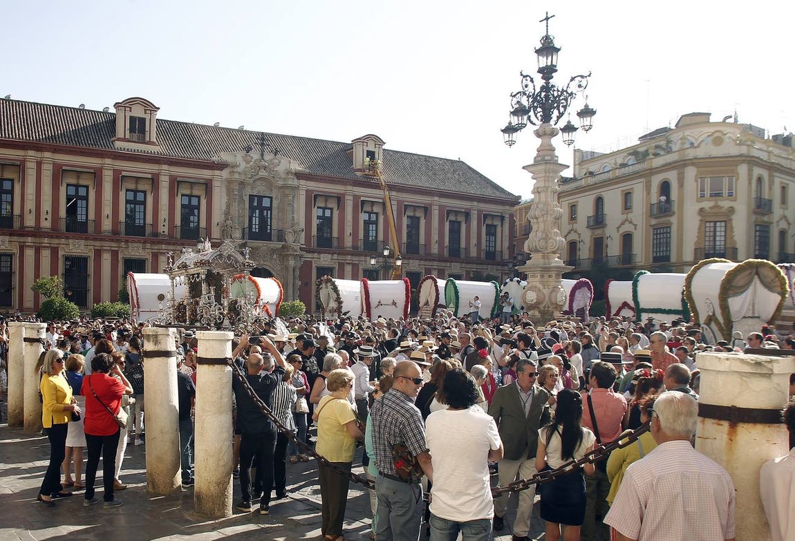 En imágenes, la salida de la hermandad del Rocío de Sevilla
