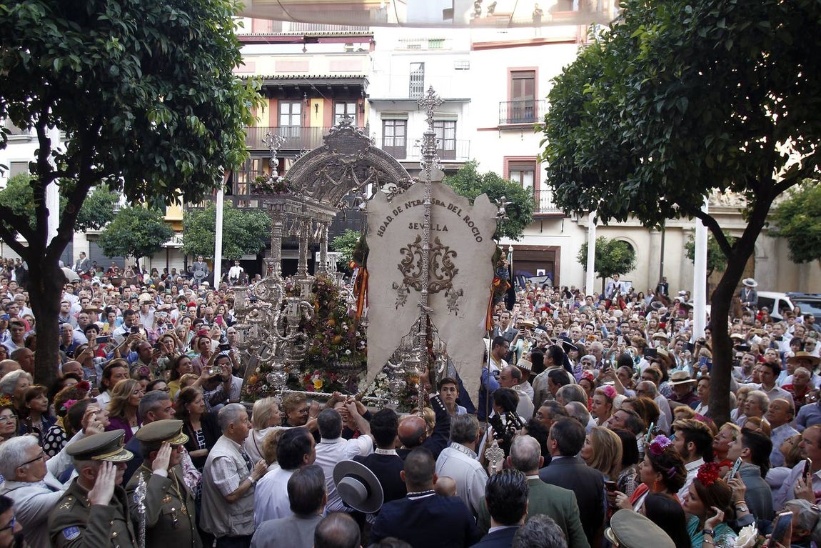 En imágenes, la salida de la hermandad del Rocío de Sevilla
