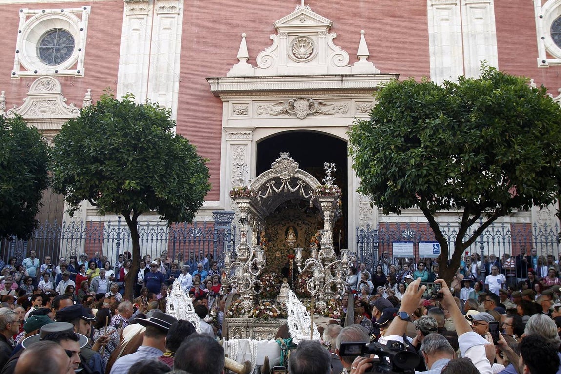 En imágenes, la salida de la hermandad del Rocío de Sevilla