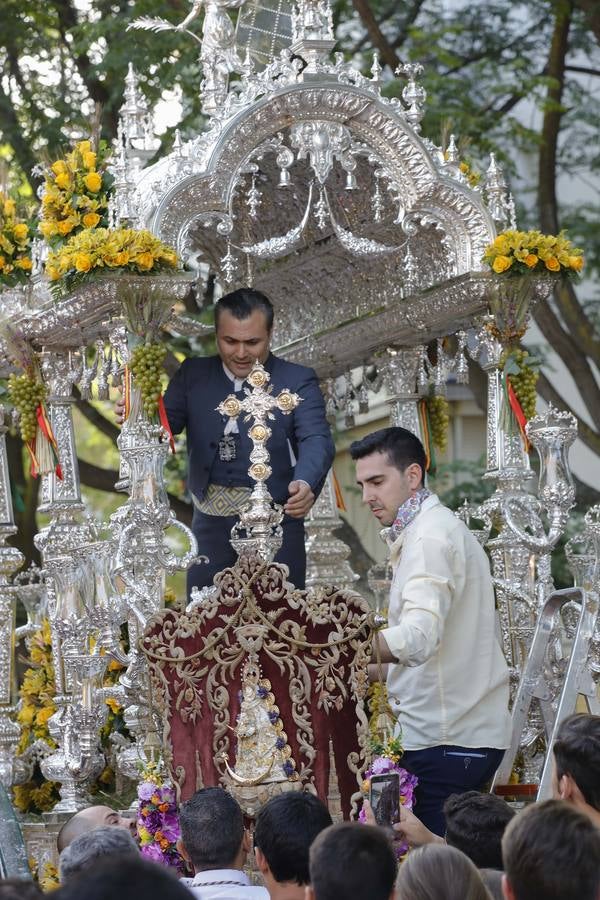 En imágenes, la salida de la hermandad del Rocío de Sevilla Sur