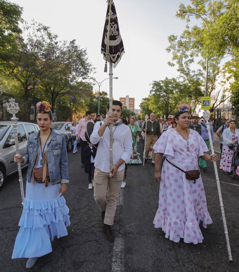 En imágenes, la salida de la hermandad del Rocío de Sevilla Sur