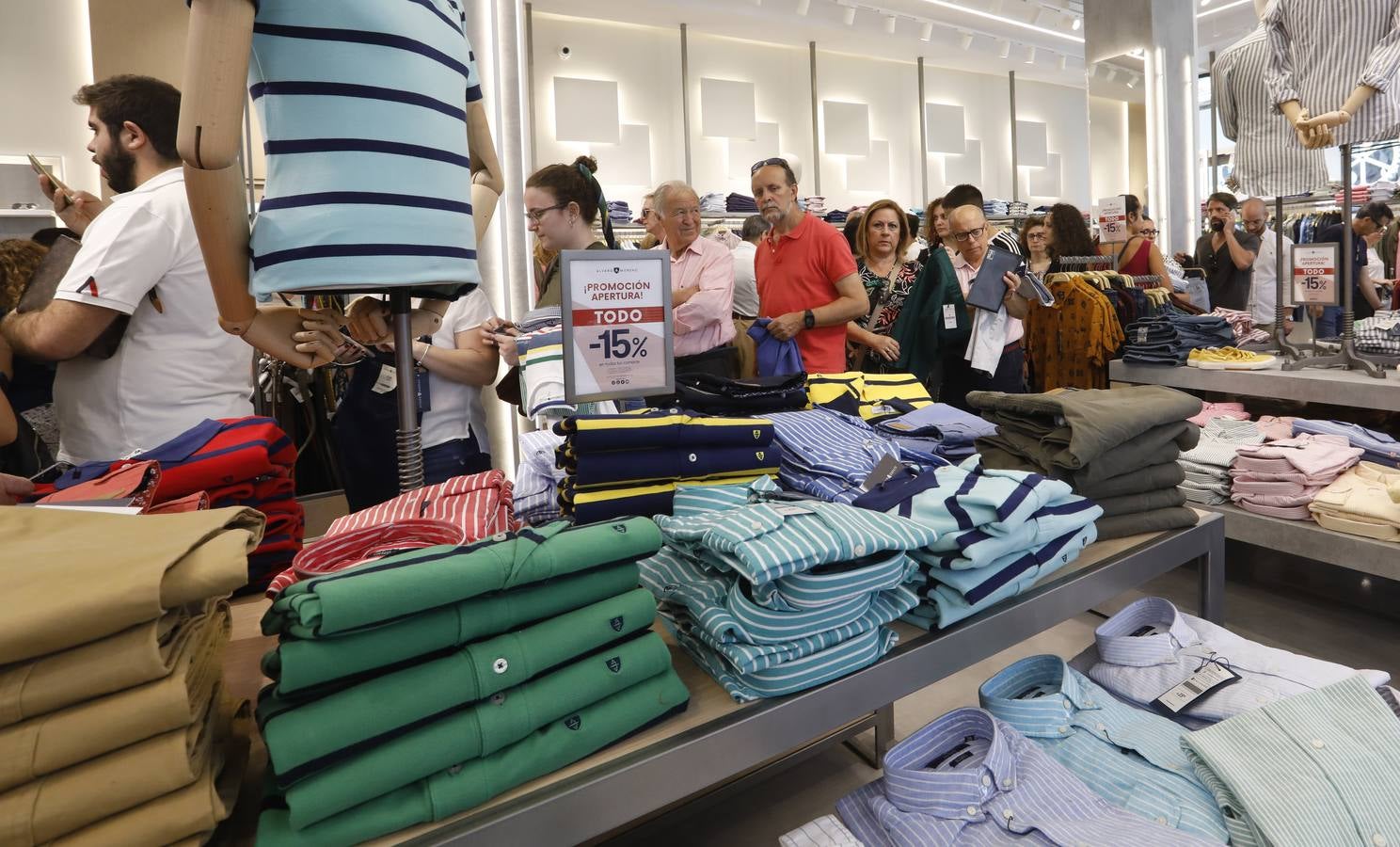 La apertura de la nueva tienda de Álvaro Moreno en Córdoba, en imágenes