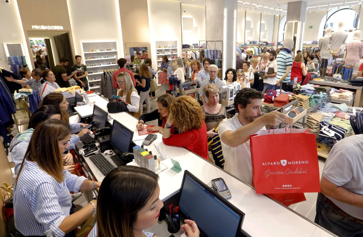 La apertura de la nueva tienda de Álvaro Moreno en Córdoba, en imágenes