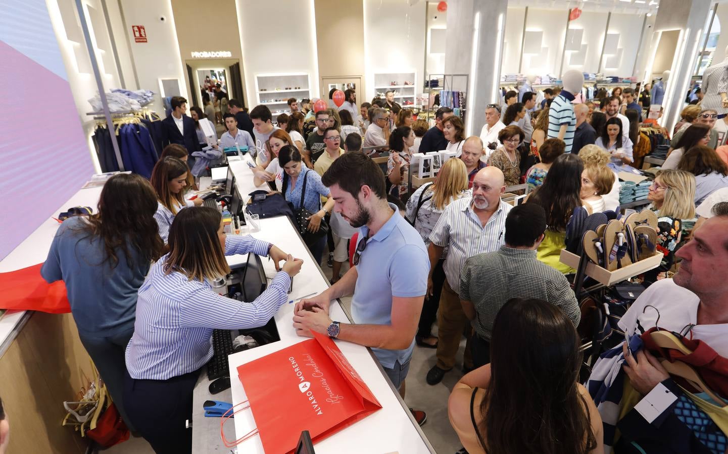 La apertura de la nueva tienda de Álvaro Moreno en Córdoba, en imágenes