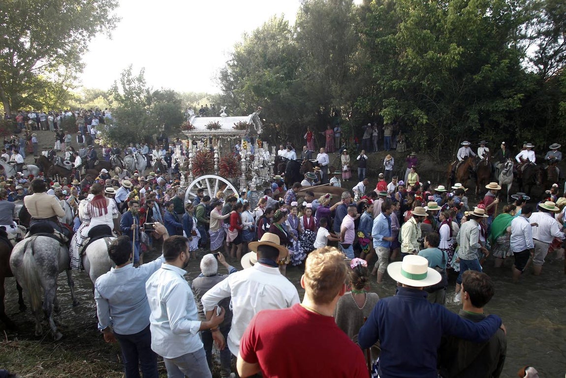 En imágenes, las hermandades de Sevilla, Triana y Sevilla Sur por el Quema (I)