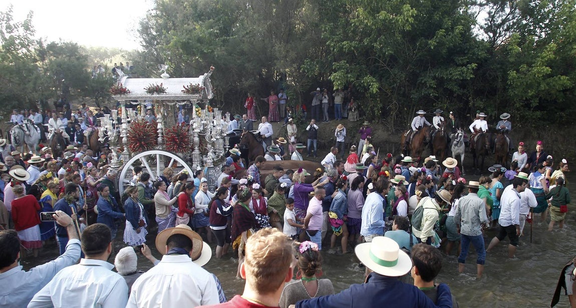 En imágenes, las hermandades de Sevilla, Triana y Sevilla Sur por el Quema (I)