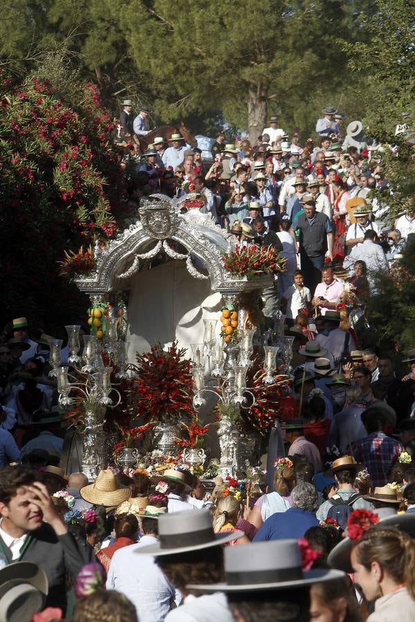 En imágenes, las hermandades de Sevilla, Triana y Sevilla Sur por el Quema (I)