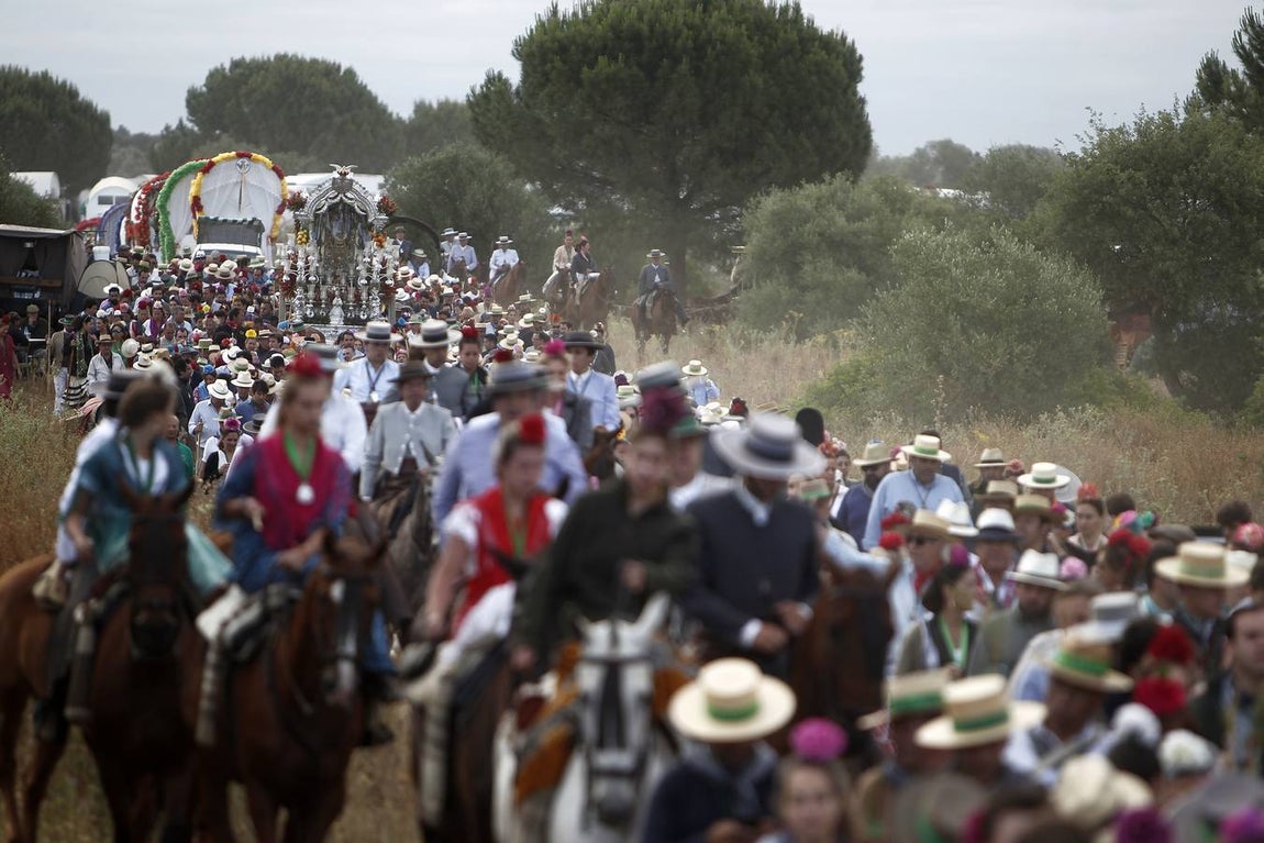 En imágenes, las hermandades de Sevilla, Triana y Sevilla Sur por el Quema (I)