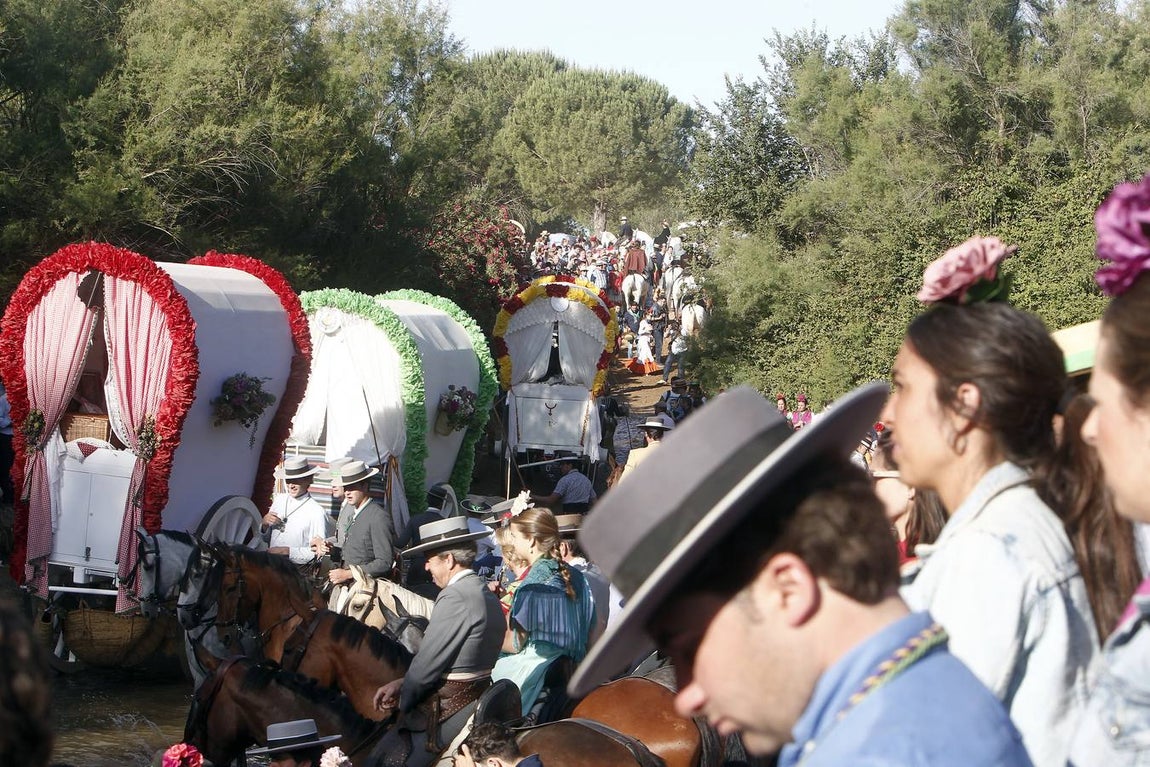 En imágenes, las hermandades de Sevilla, Triana y Sevilla Sur por el Quema (I)