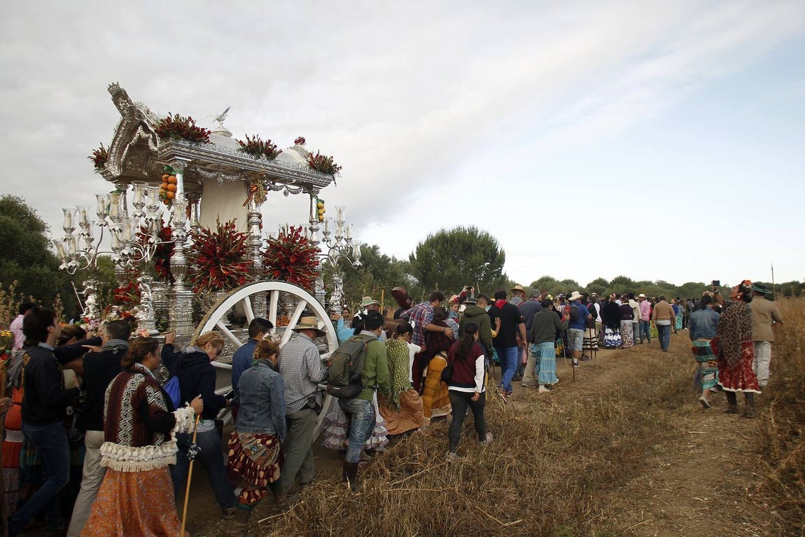 En imágenes, las hermandades de Sevilla, Triana y Sevilla Sur por el Quema (I)