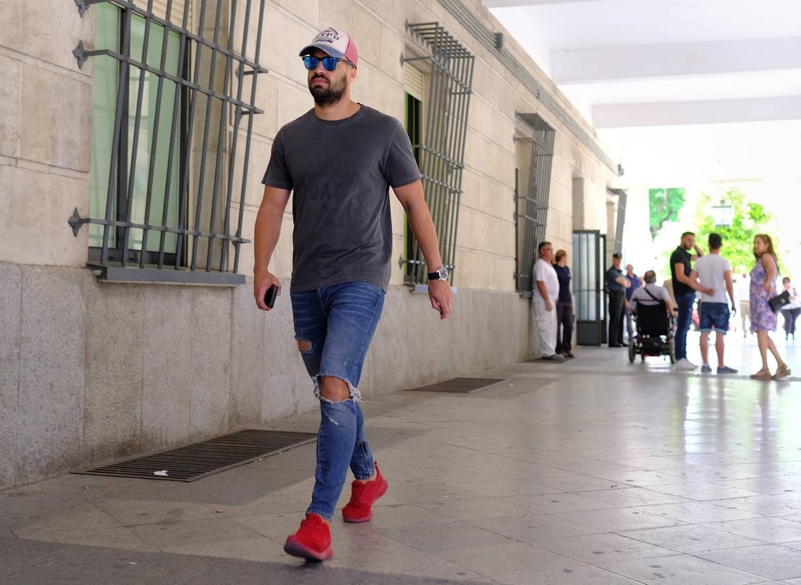 Los últimos momentos en libertad de los miembros de La Manada