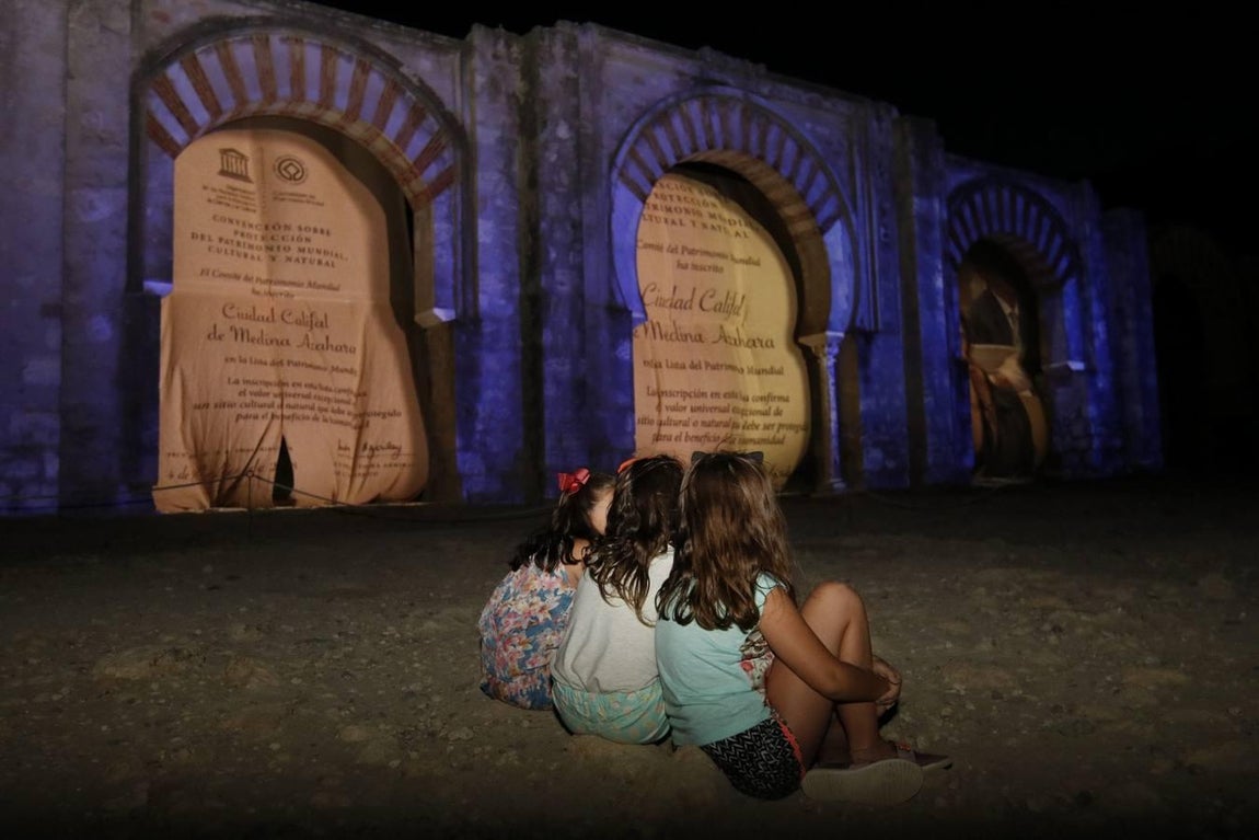 El espectáculo nocturno de Medina Azahara, en imágenes