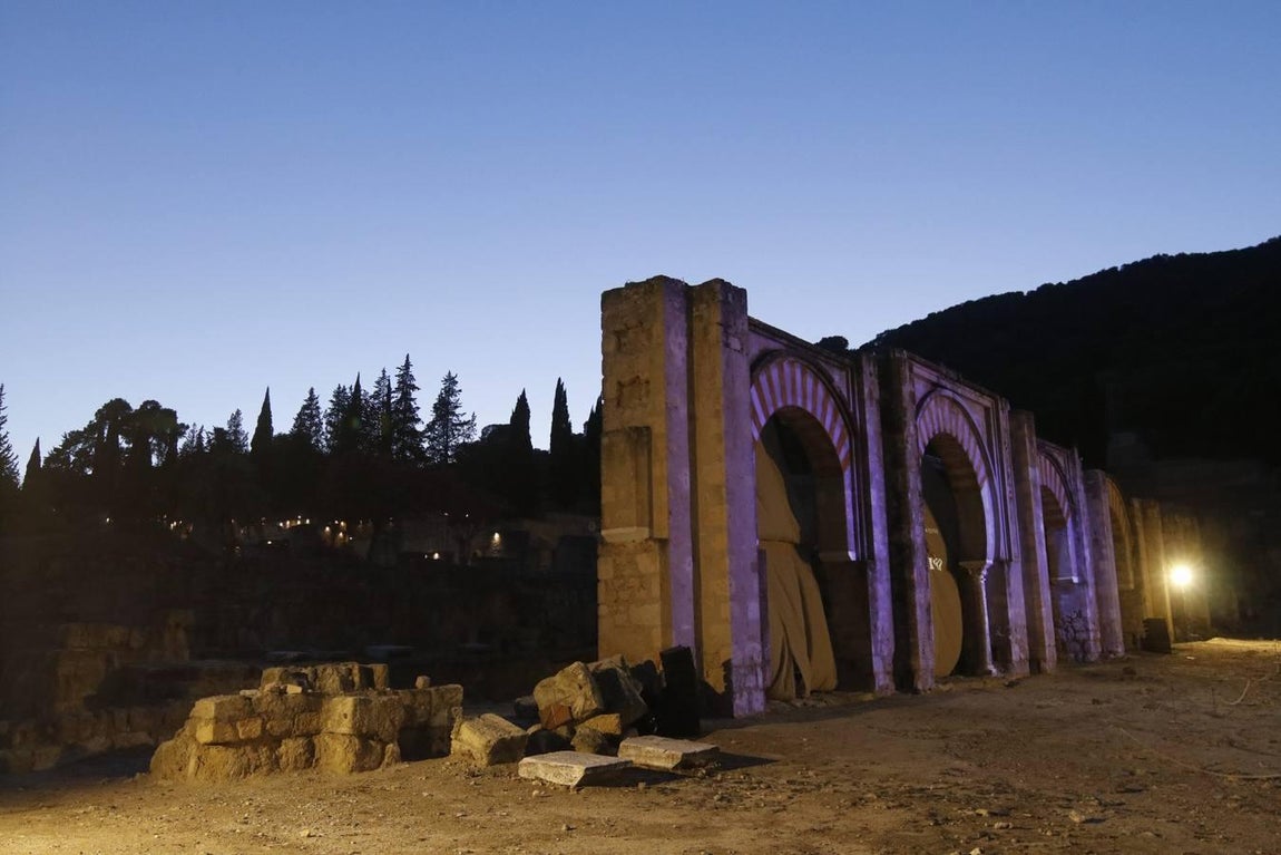 El espectáculo nocturno de Medina Azahara, en imágenes