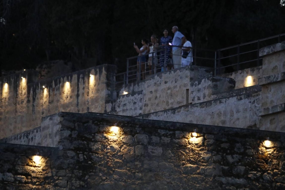 El espectáculo nocturno de Medina Azahara, en imágenes