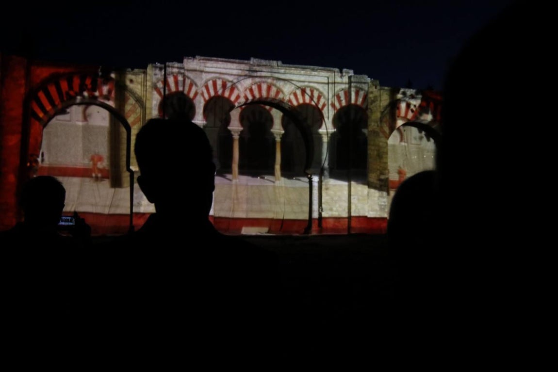 El espectáculo nocturno de Medina Azahara, en imágenes