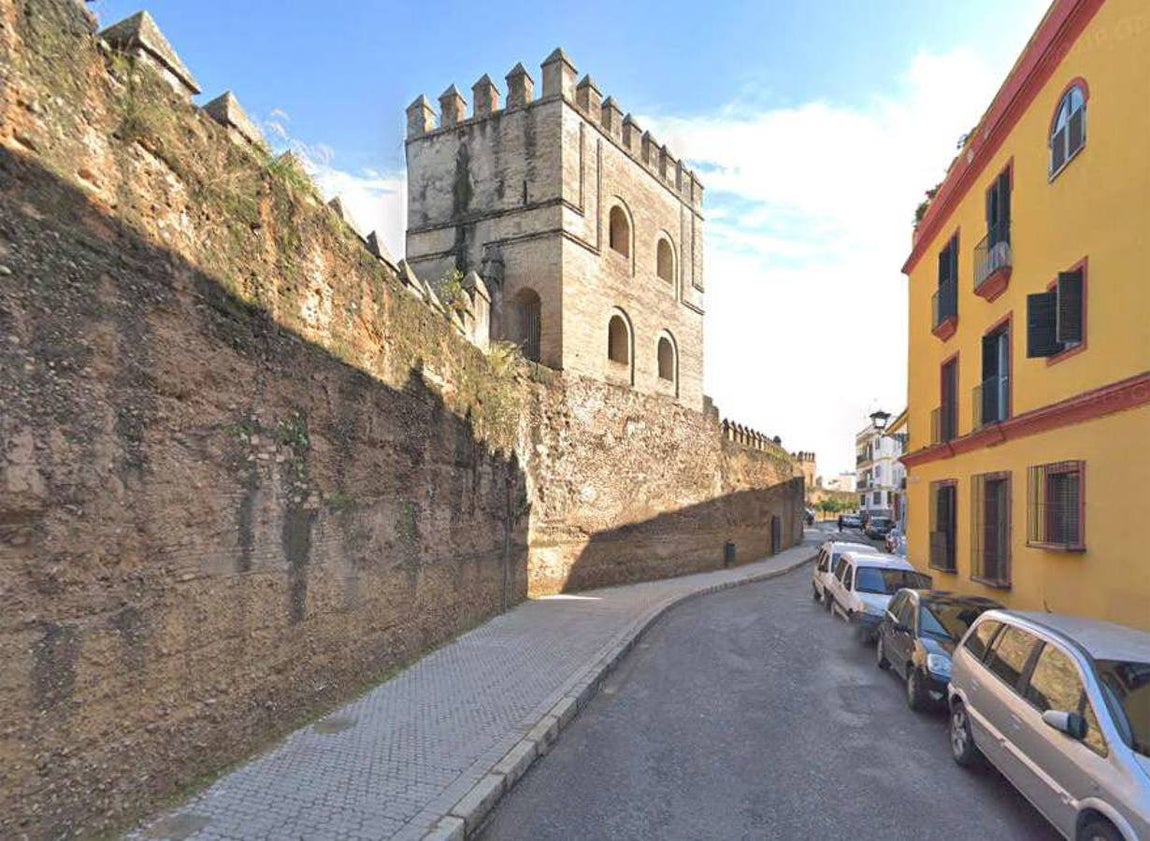 En imágenes, el proyecto de restauración de la muralla de la Macarena y su situación actual