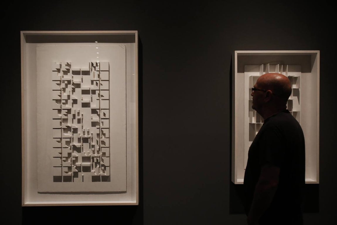 La exposición de Elena Asins en la sala Vimcorsa de Córdoba, en imágenes