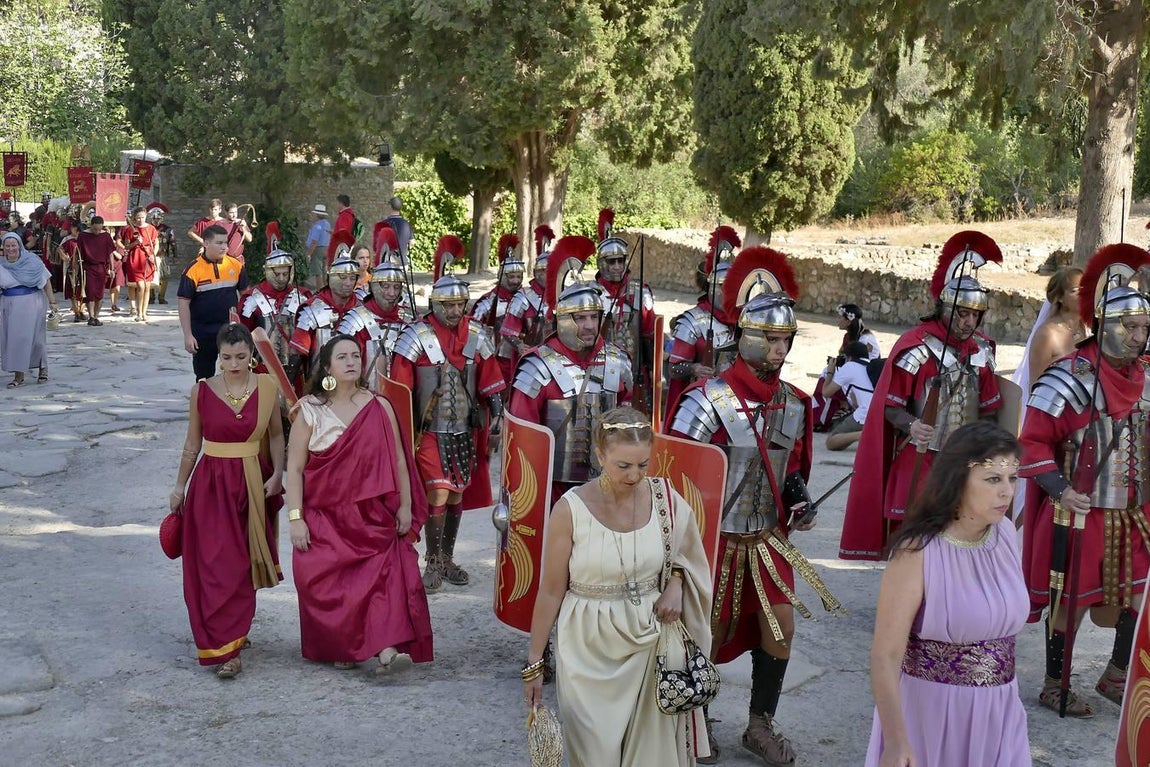 En imágenes, desfile de legionarios por el II Día de la Romanidad en Itálica