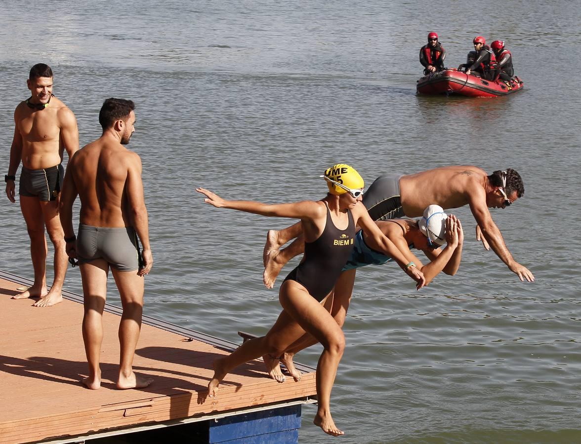 Travesía solidaria a nado por el Guadalquivir