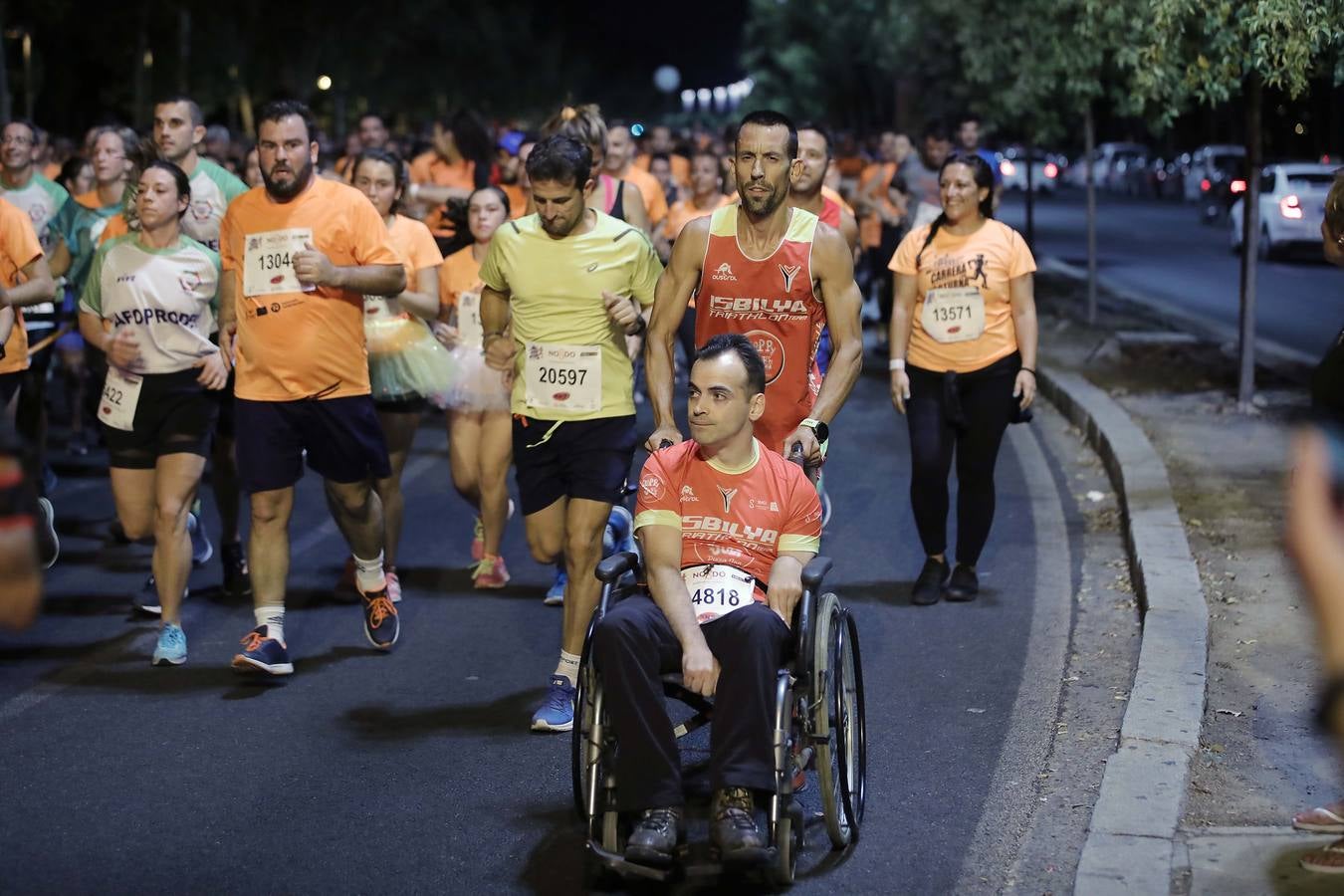 Más de 20.000 corredores inundan Sevilla en la KH-7 Carrera Nocturna 2019