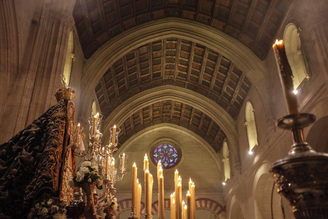 Preparada para la procesión conmemorativa de los 50 años de la coronación