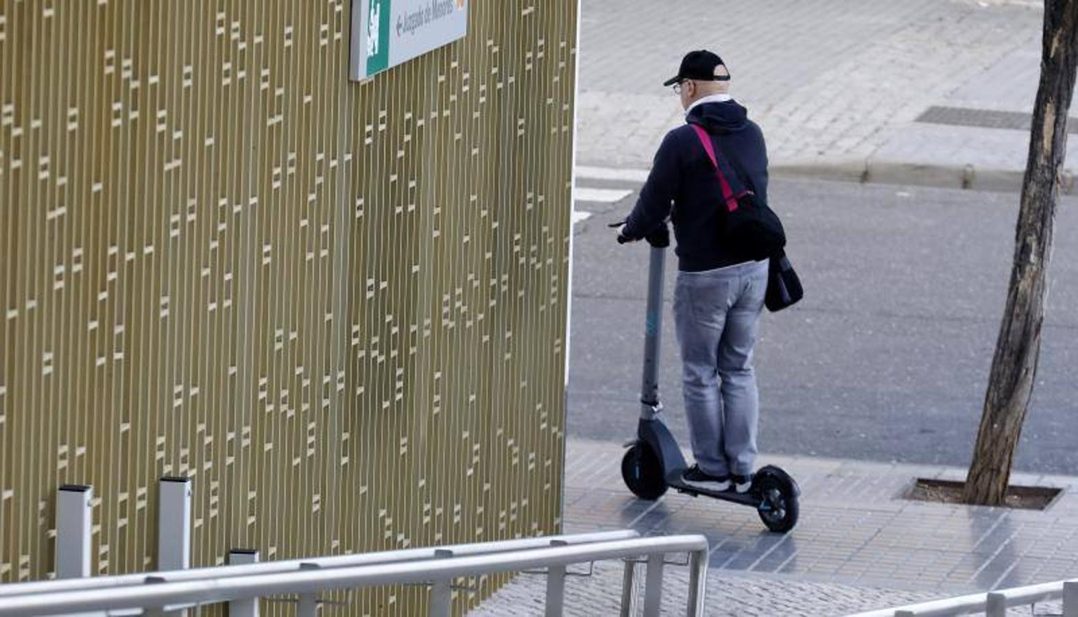 Los usuarios de patinetes eléctricos de Córdoba, en imágenes